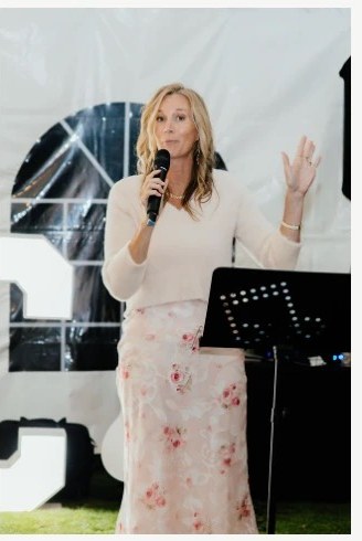 Niki smiling and gesturing as she speaks